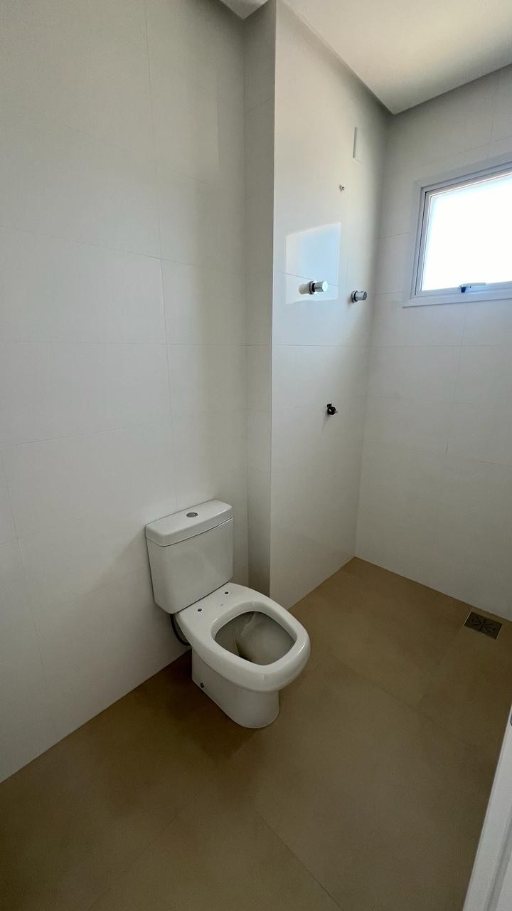 Apto Pronto em Itapema/SC bairro Meia Praia, com 190m² área privativa sendo, 4 suítes, 3 vagas de garagem, área de lazer completa