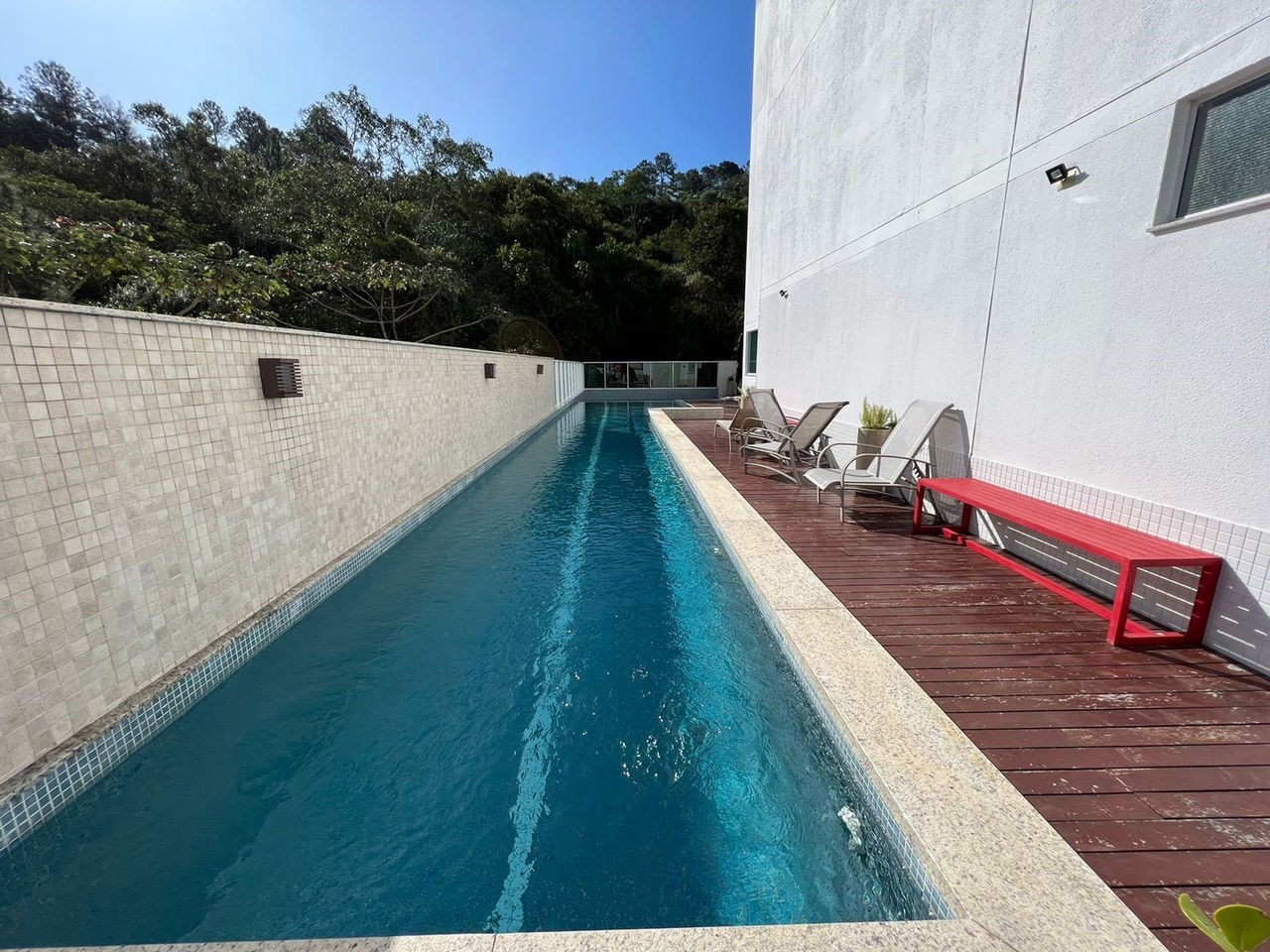 Apto Pronto em Balneário Camboriú, com 133,94m² área privativa, sendo 4 suítes 3 vagas de garagem, área de lazer completa