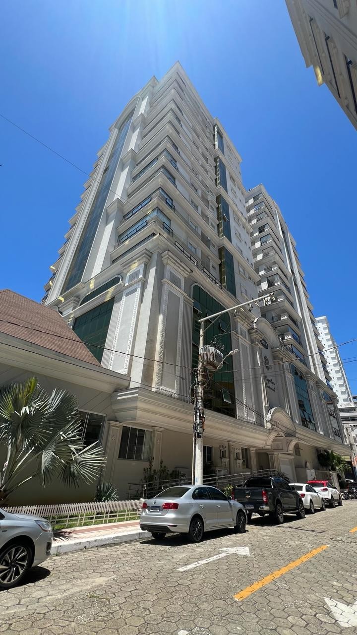 Apto Pronto em Itapema/SC bairro Meia Praia, com 190m² área privativa sendo, 4 suítes, 3 vagas de garagem, área de lazer completa