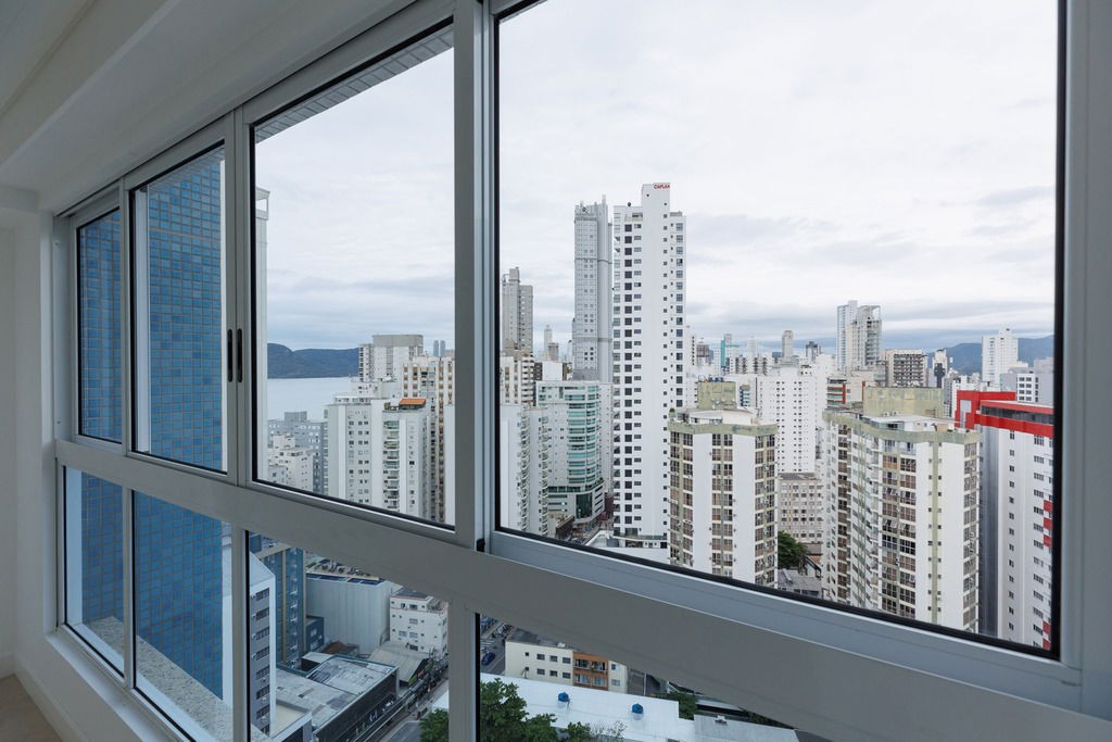 Apto Pronto em Balneário Camboriú, com 252,36m² área privativa sendo, 2 suítes, 2 vagas de garagem