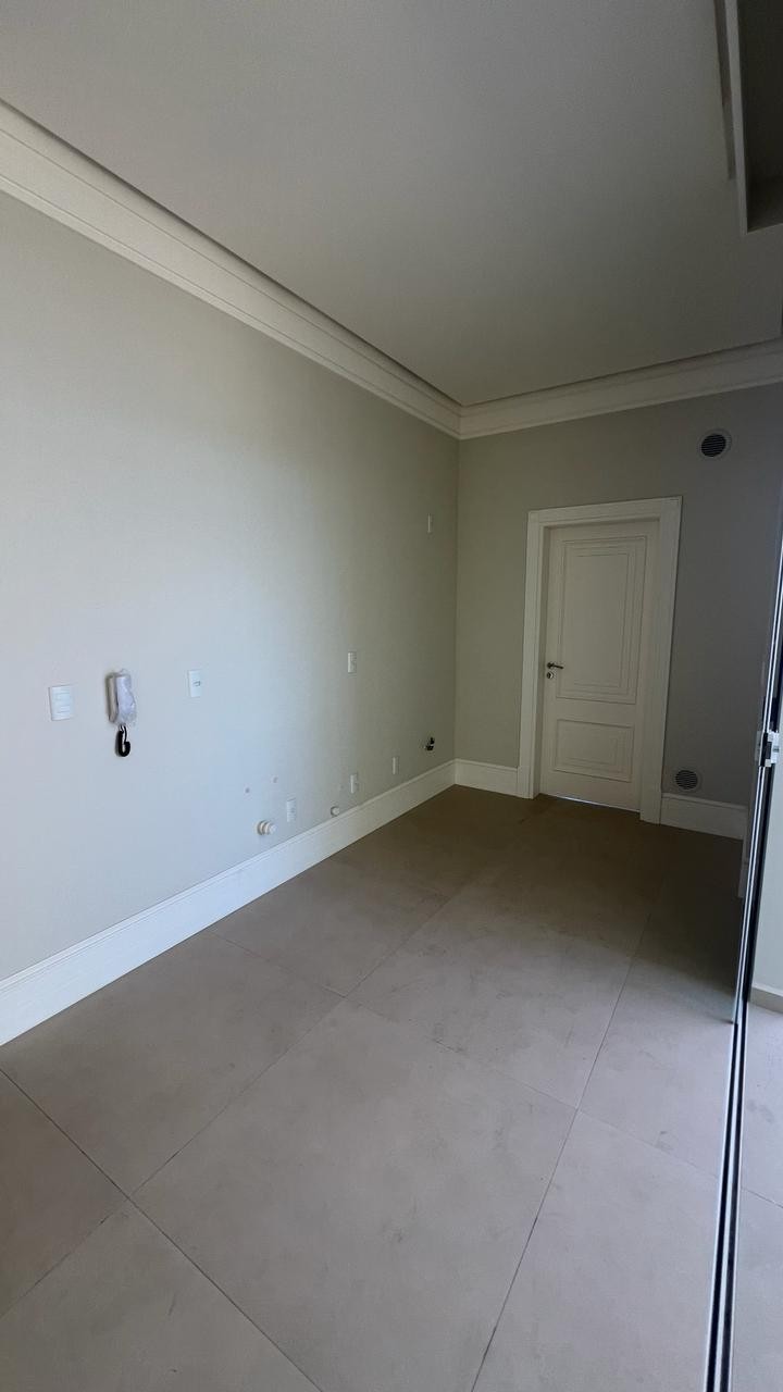 Apto Pronto em Itapema/SC bairro Meia Praia, com 190m² área privativa sendo, 4 suítes, 3 vagas de garagem, área de lazer completa