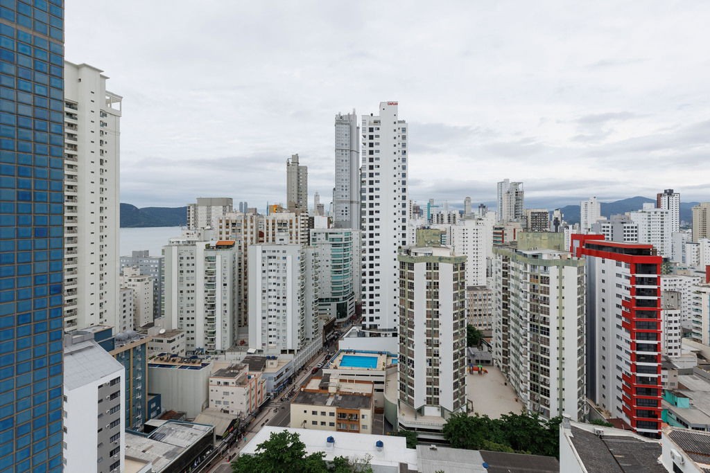 Apto Pronto em Balneário Camboriú, com 252,36m² área privativa sendo, 2 suítes, 2 vagas de garagem