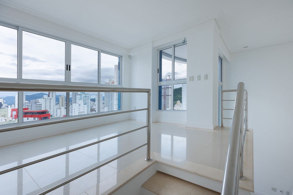 Apto Pronto em Balneário Camboriú, com 252,36m² área privativa sendo, 2 suítes, 2 vagas de garagem