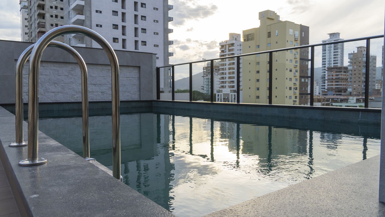 Apto Pronto em Itapema/SC bairro Meia Praia, com 116,58m² área privativa, sendo 3 suítes, 3 vagas de garagem, área de lazer completa