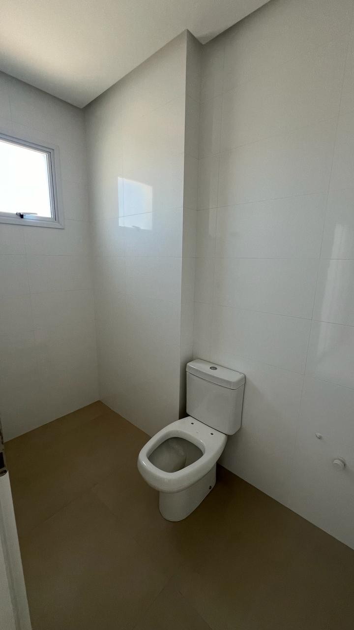 Apto Pronto em Itapema/SC bairro Meia Praia, com 190m² área privativa sendo, 4 suítes, 3 vagas de garagem, área de lazer completa