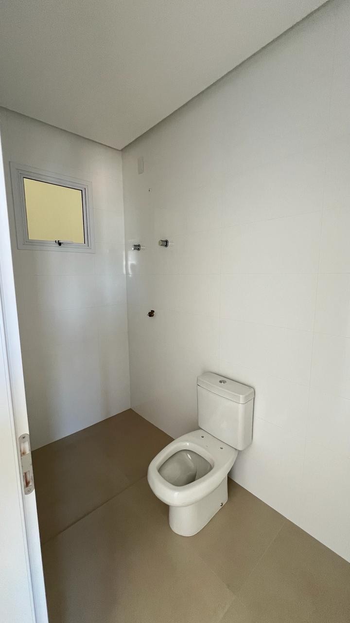 Apto Pronto em Itapema/SC bairro Meia Praia, com 190m² área privativa sendo, 4 suítes, 3 vagas de garagem, área de lazer completa