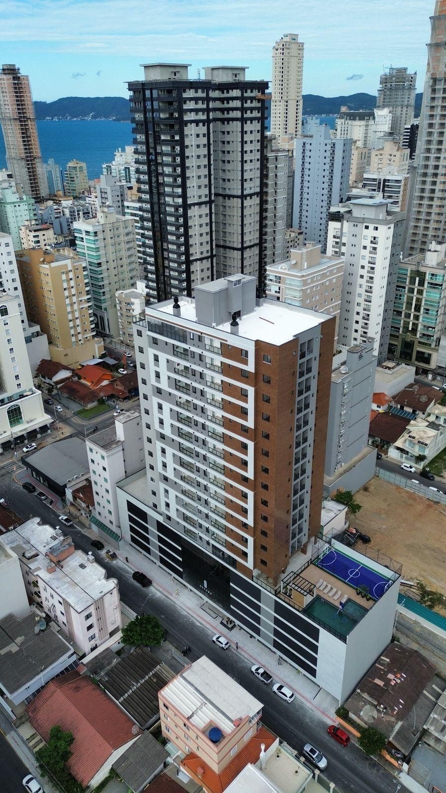 Apto Pronto em Itapema/SC bairro Meia Praia, com 116,58m² área privativa, sendo 3 suítes, 3 vagas de garagem, área de lazer completa