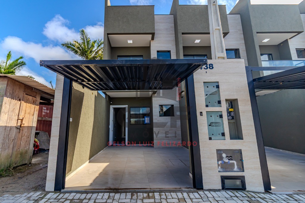 Casa Sobrado Novo em Itapema/SC no Sertão do Trombudo, com 120m², 2 suítes e 1 vaga de garagem. 35m² de terraço