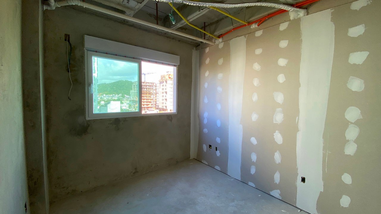 Apto Pronto em Itajaí, com 180m² área privativa, sendo 4 suítes, 3 vagas de garagem, área de lazer completa