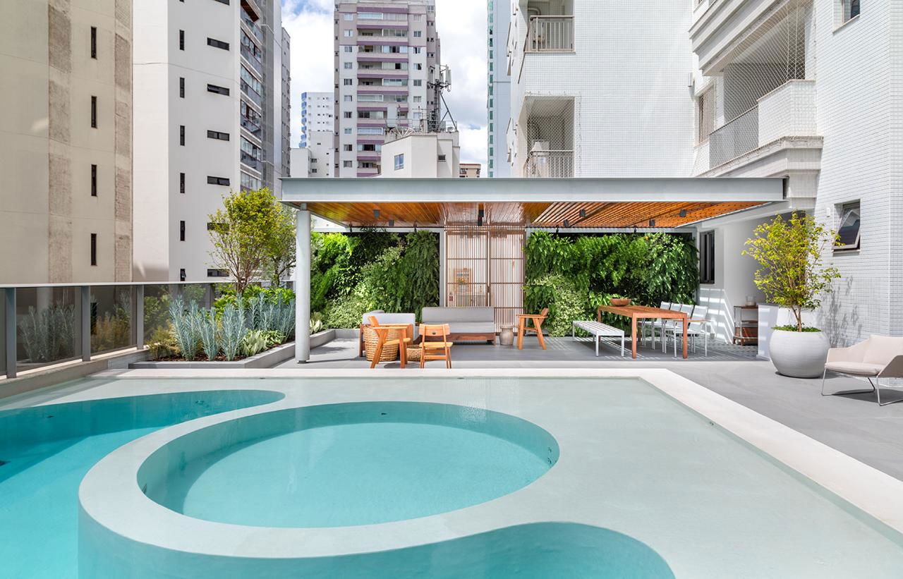 Apto Pronto em Balneário Camboriú, com 399,84m² área privativa, sendo 3 suítes, 4 vagas de garagem, área de lazer completa