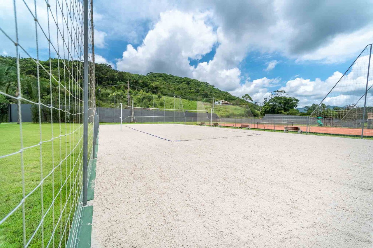 Terreno a venda bem localizado em camboriú/sc com 1.046,68m²