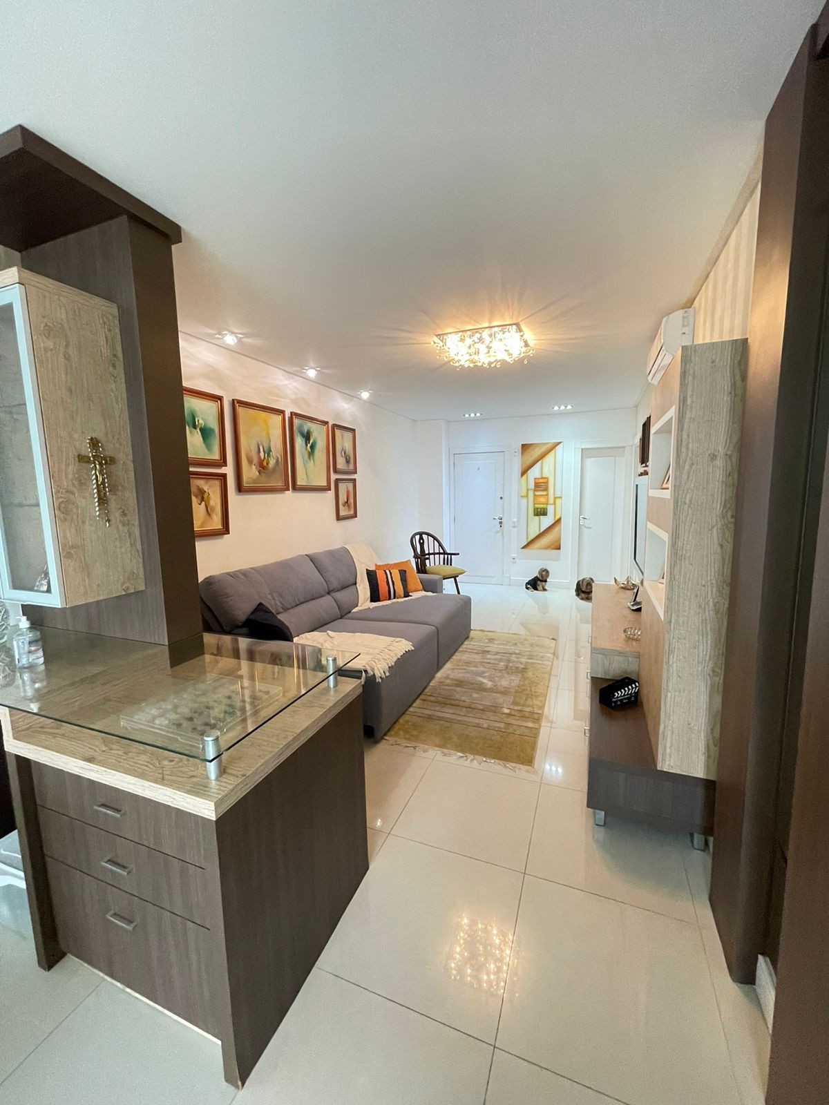 Apto Pronto em Balneário Camboriú, com 119m² área privativa, com 3 dormitórios sendo 1 suíte, 4 vagas de garagem, com área de lazer