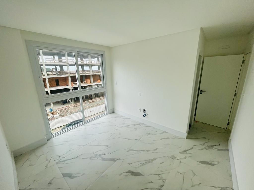 Apto Pronto em Itajaí, com 109m² área privativa, com 3 dormitórios sendo 2 suítes, 2 vagas de garagem, área de lazer completa