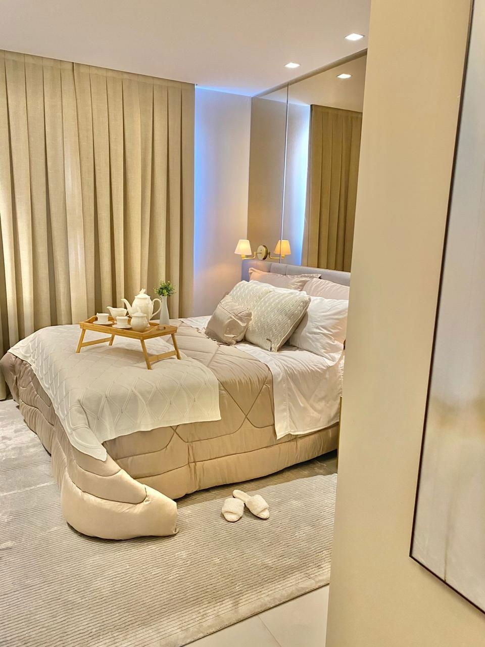 Apto Pronto de luxo na cidade de Balneário Camboriú/SC, no bairro Pioneiros, com 3 Suítes e 3 Vagas de Garagem. Localização Privilegiada. 210m do mar