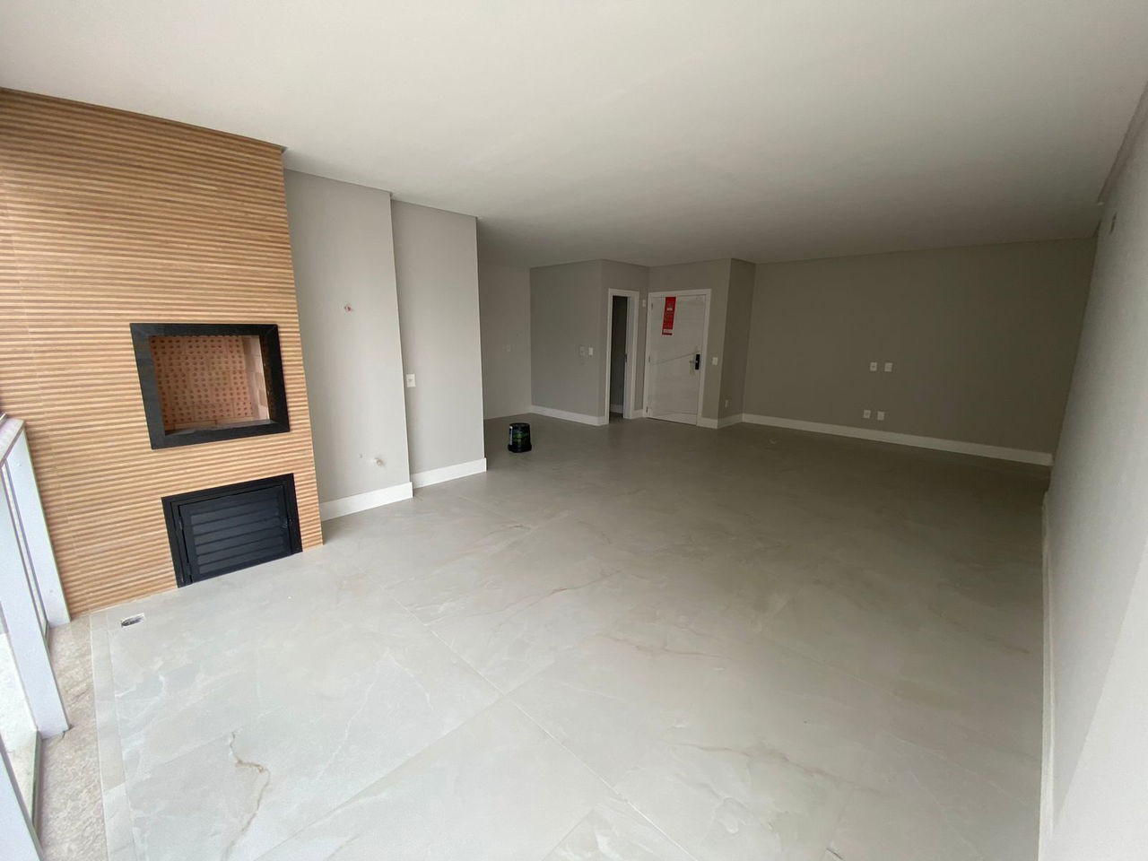 Apto Pronto de luxo na cidade de Balneário Camboriú/SC, no bairro Pioneiros, com 3 Suítes e 3 Vagas de Garagem. Localização Privilegiada. 210m do mar