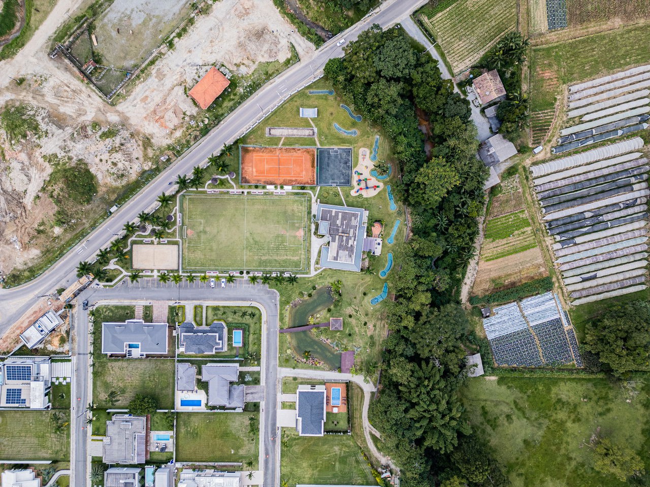 Chácara a venda na cidade de Itapema/SC no bairro Casa Branca, com 2.278 m², Lazer completo. Investimento.