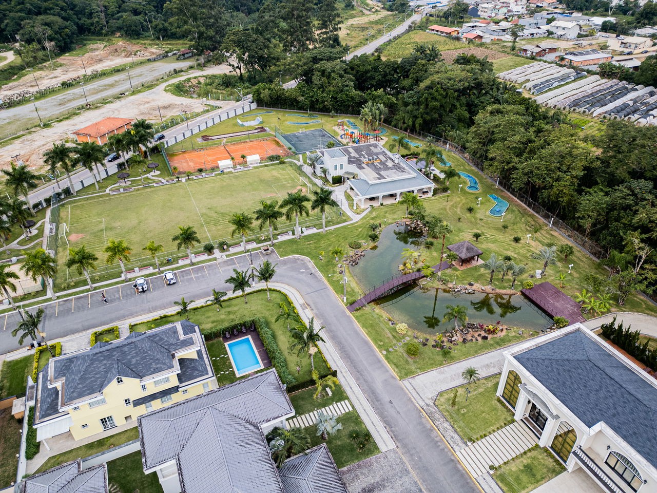Chácara a venda na cidade de Itapema/SC no bairro Casa Branca, com 2.278 m², Lazer completo. Investimento.