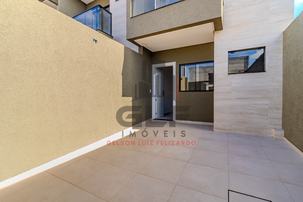 Casa Sobrado Novo em Itapema/SC no Sertão do Trombudo, com 120m², 2 suítes e 1 vaga de garagem. 35m² de terraço