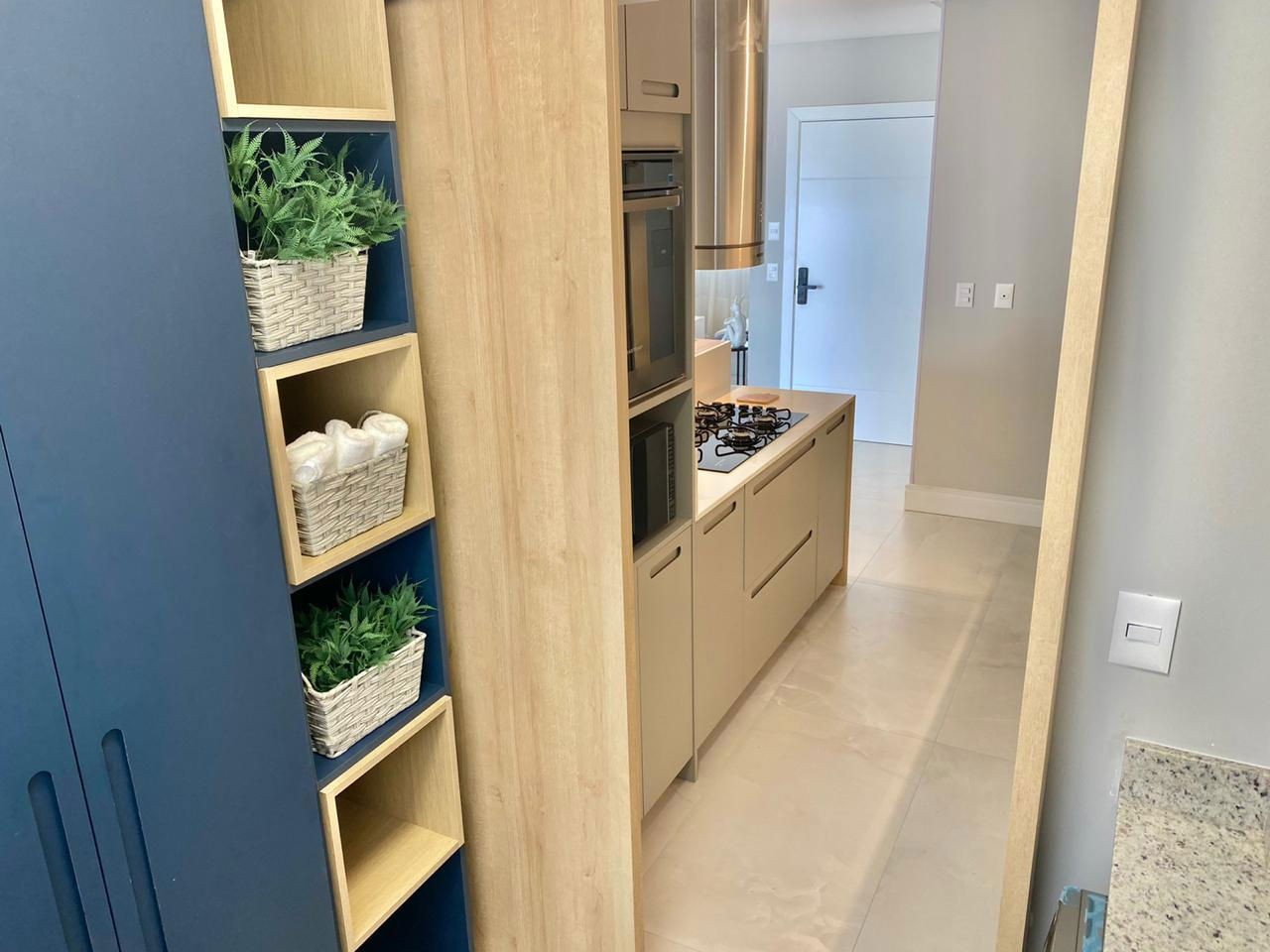 Apto Pronto de luxo na cidade de Balneário Camboriú/SC, no bairro Pioneiros, com 3 Suítes e 3 Vagas de Garagem. Localização Privilegiada. 210m do mar