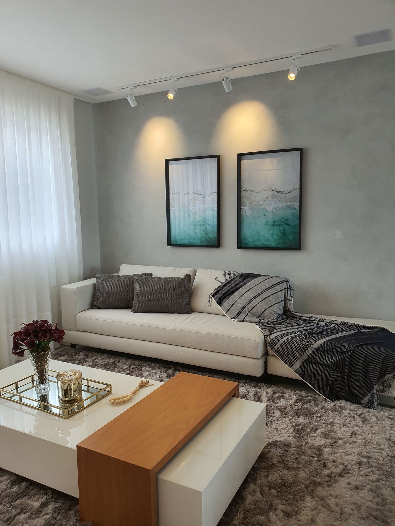 Apto Pronto de luxo na cidade de Balneário Camboriú/SC, no bairro Pioneiros, com 3 Suítes e 3 Vagas de Garagem. Localização Privilegiada. 210m do mar