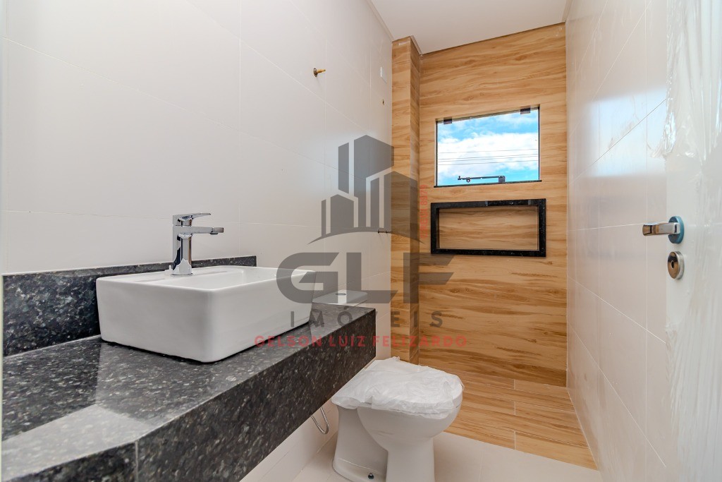 Casa Sobrado Novo em Itapema/SC no Sertão do Trombudo, com 120m², 2 suítes e 1 vaga de garagem. 35m² de terraço