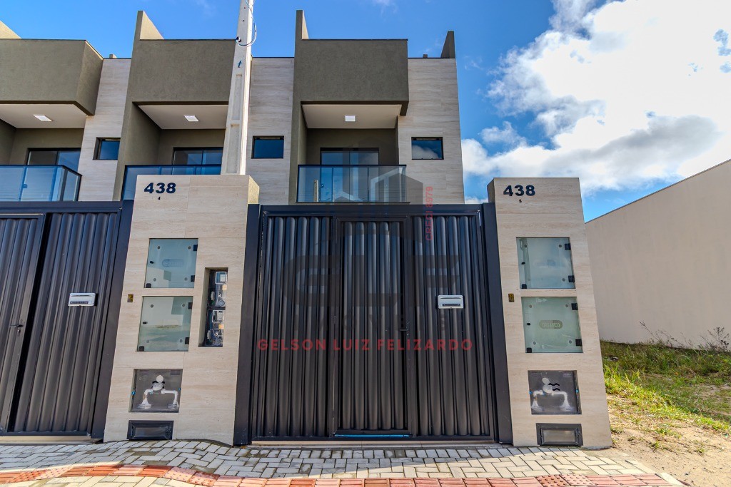 Casa Sobrado Novo em Itapema/SC no Sertão do Trombudo, com 120m², 2 suítes e 1 vaga de garagem. 35m² de terraço