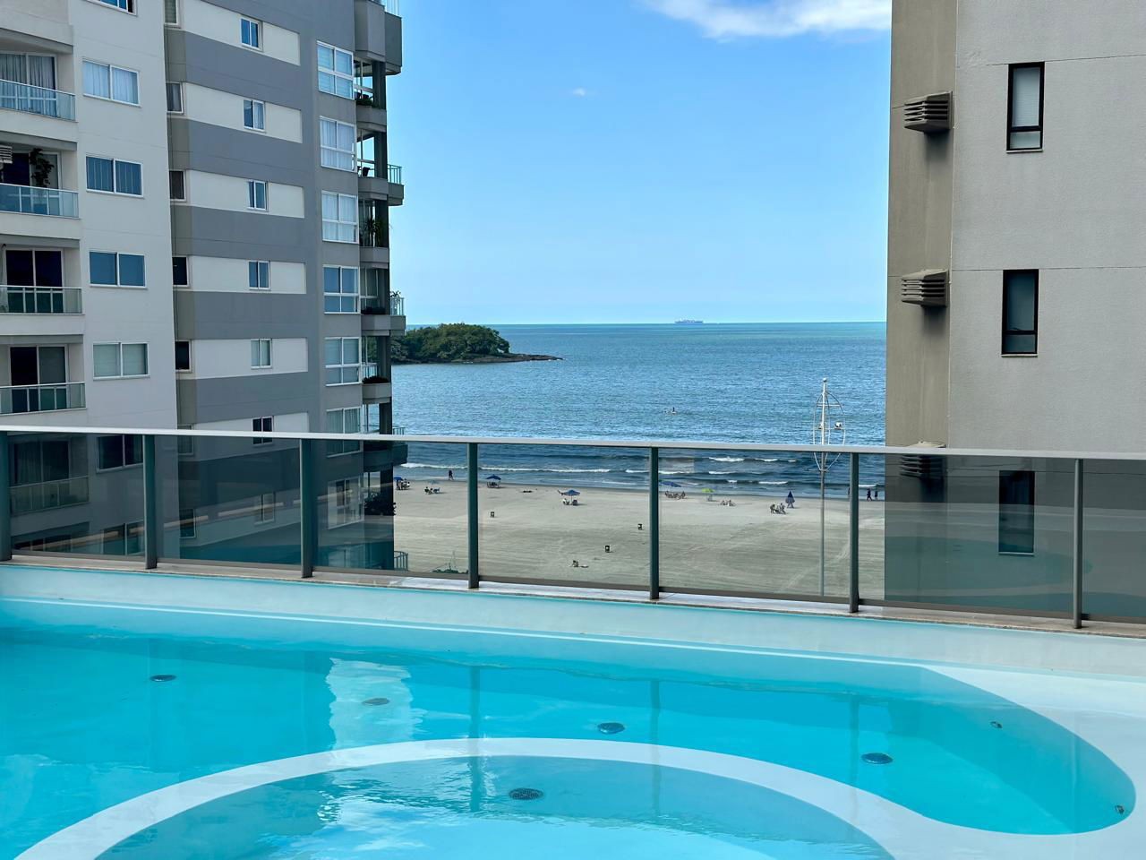 Apto Pronto em Balneário Camboriú, com 399,84m² área privativa, sendo 3 suítes, 4 vagas de garagem, área de lazer completa