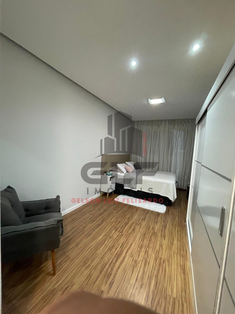 Apartamento de Alto Padrão na cidade de Itapema/SC, no bairro Meia Praia, com 3 Suítes mais um dormitório e 3 Vagas de Garagem. Localização Privilegi