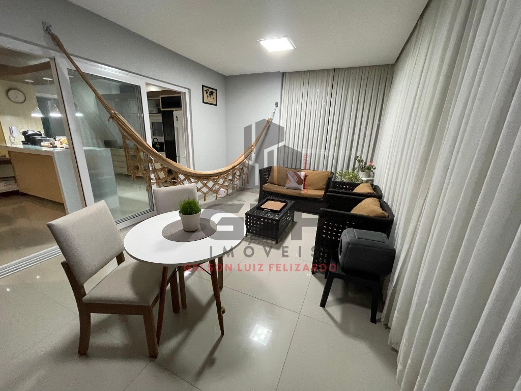 Apartamento de Alto Padrão na cidade de Itapema/SC, no bairro Meia Praia, com 3 Suítes mais um dormitório e 3 Vagas de Garagem. Localização Privilegi