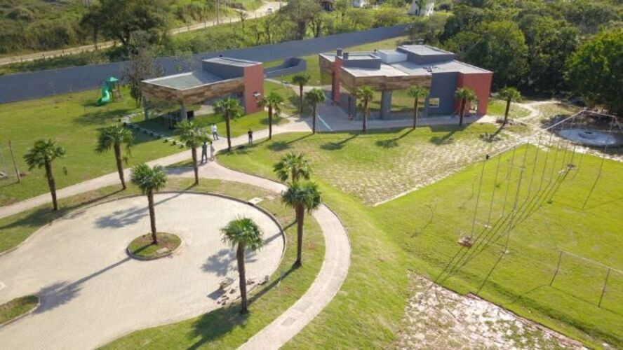 Terreno a venda bem localizado em camboriú/sc com 1.046,68m²
