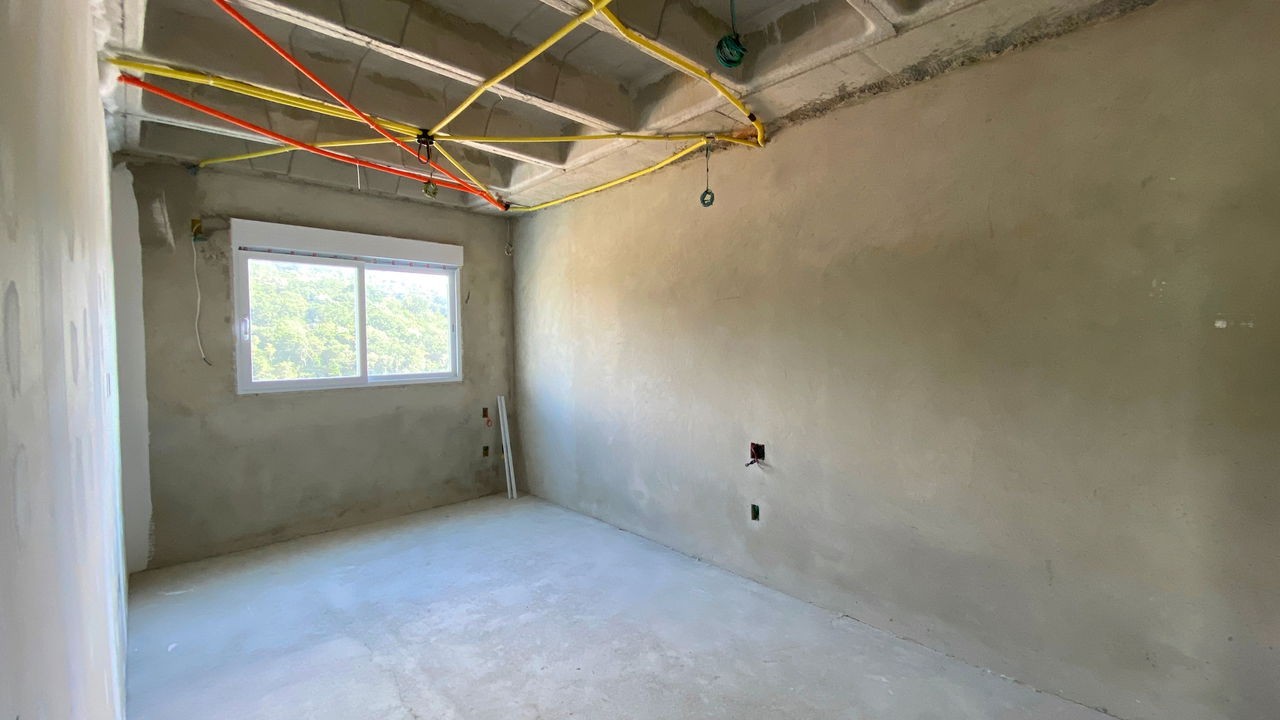 Apto Pronto em Itajaí, com 180m² área privativa, sendo 4 suítes, 3 vagas de garagem, área de lazer completa