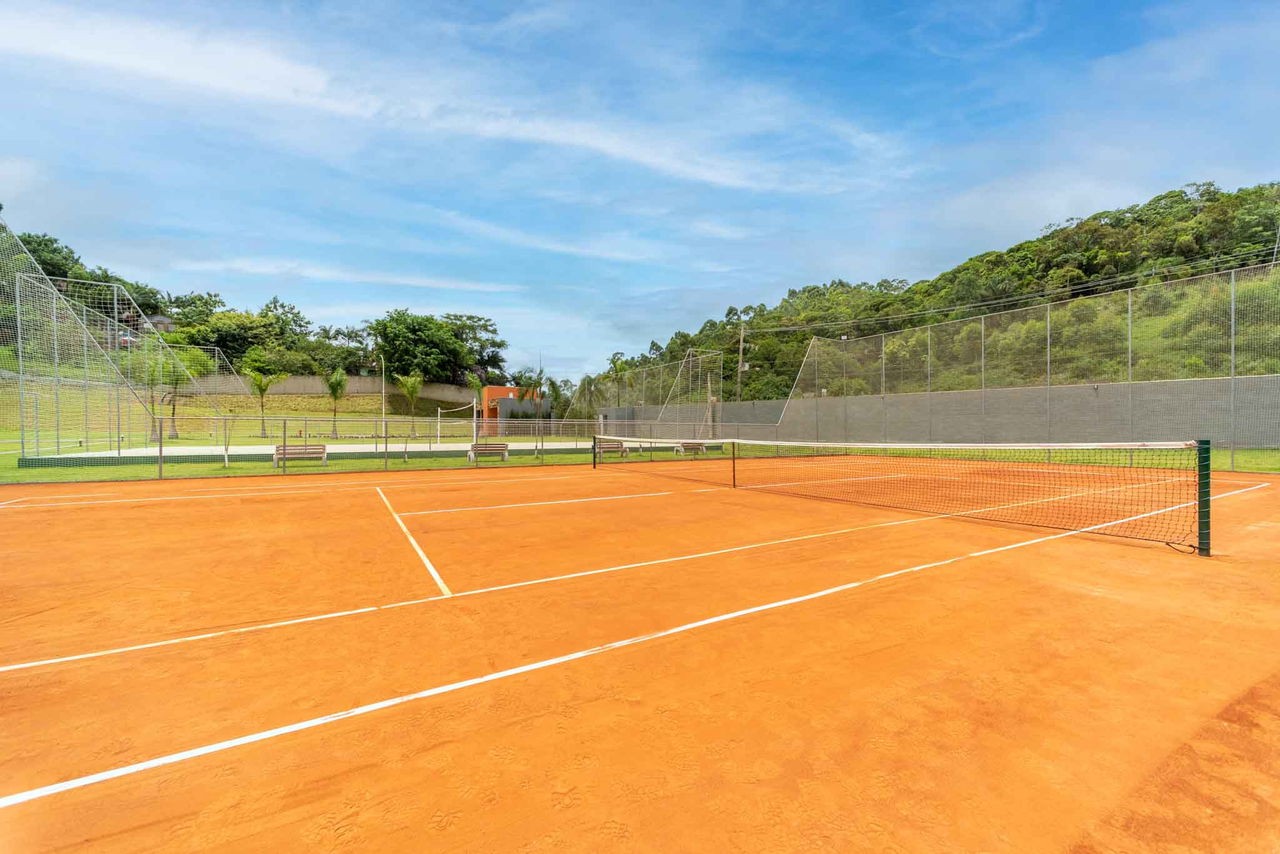 Terreno a venda bem localizado em camboriú/sc com 1.046,68m²