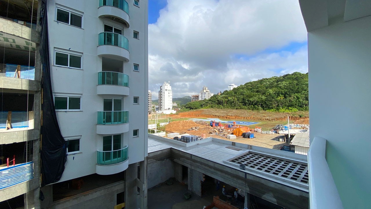 Apto Pronto em Itajaí, com 150m² área privativa sendo 3 suítes, 3 vagas de garagem, área de lazer completa