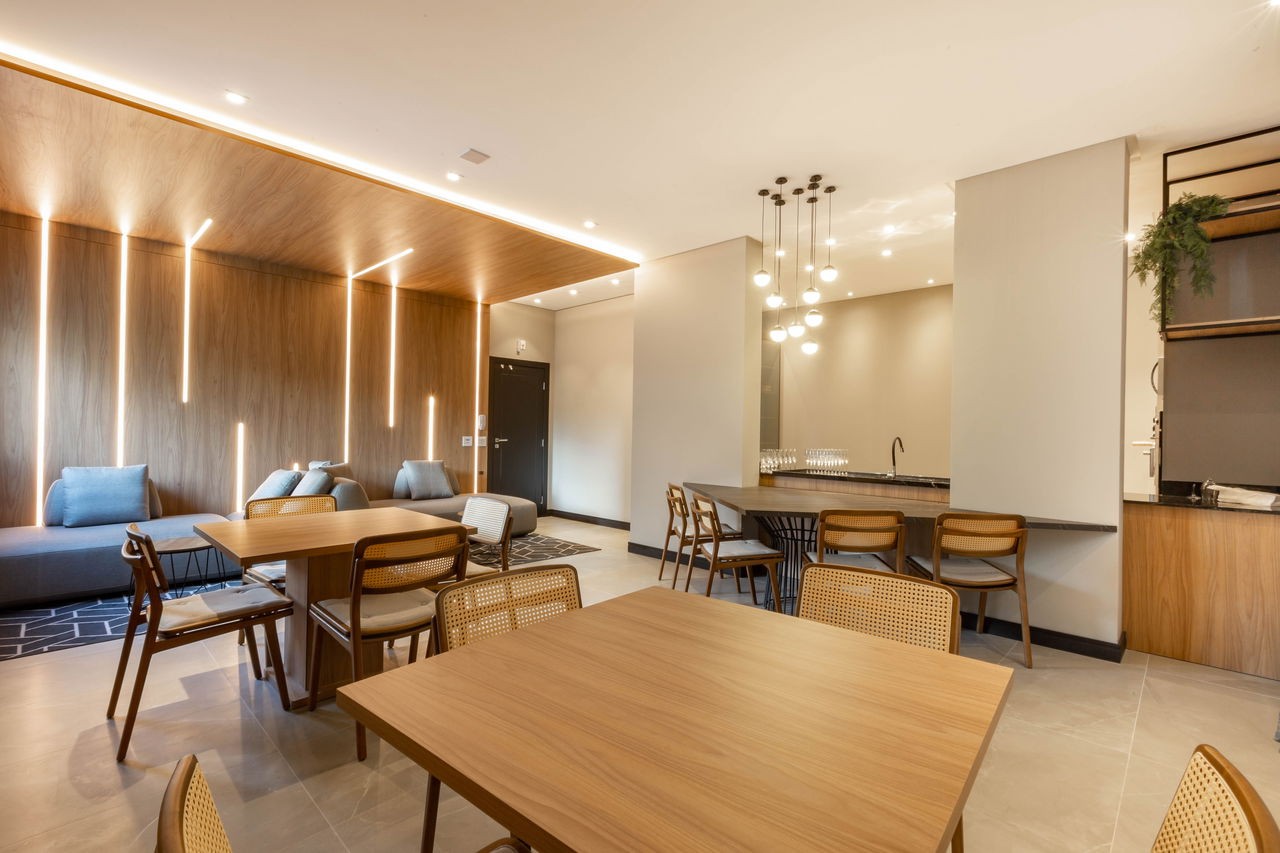 Apto Pronto de luxo na cidade de Balneário Camboriú/SC, no bairro Pioneiros, com 3 Suítes e 3 Vagas de Garagem. Localização Privilegiada. 210m do mar