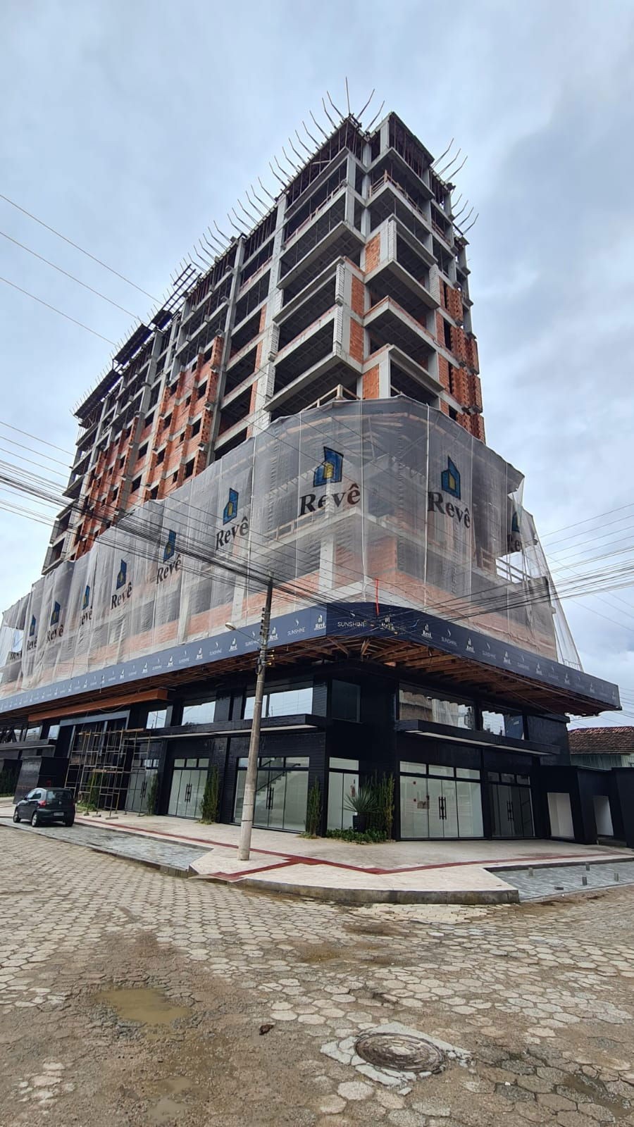 Apto Pronto em Porto Belo, com 217m² área privativa sendo 4 suítes, 2 vagas de garagem, área de lazer completa