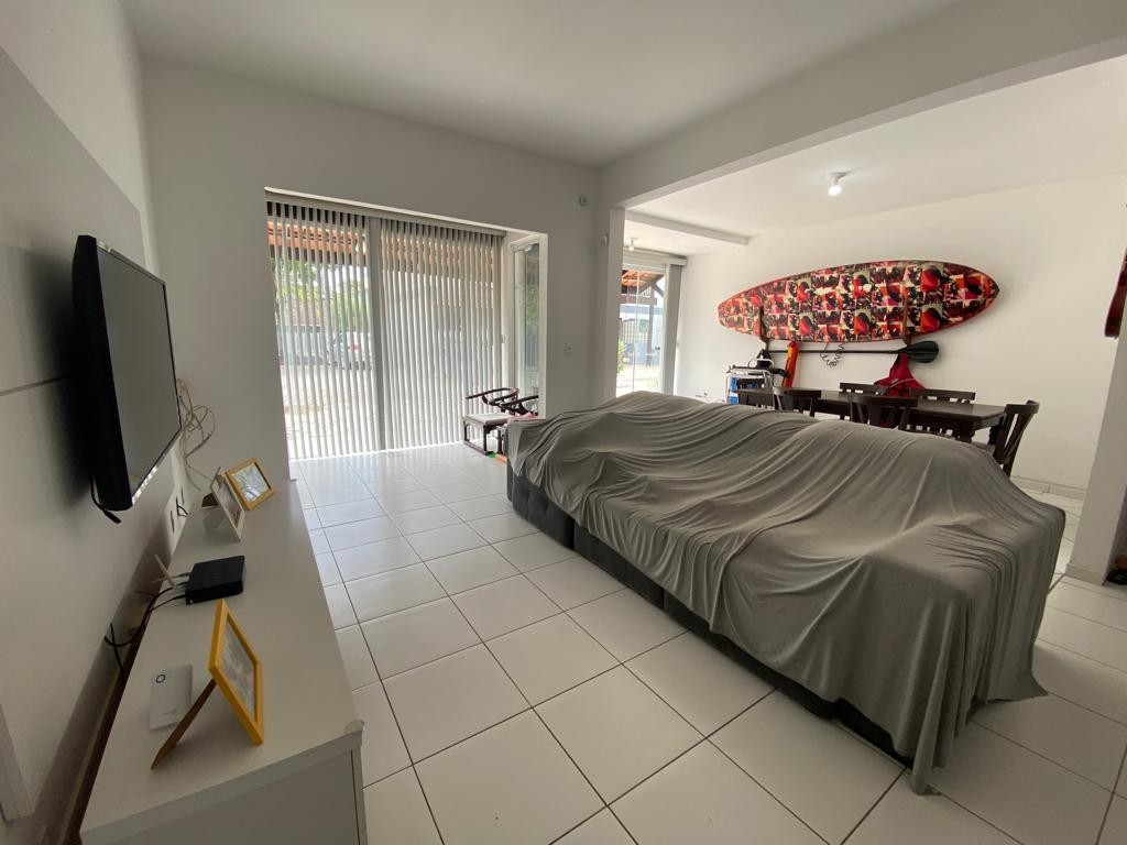 Casa pronta em bombinhas, com 115,08m² área privativa, sendo