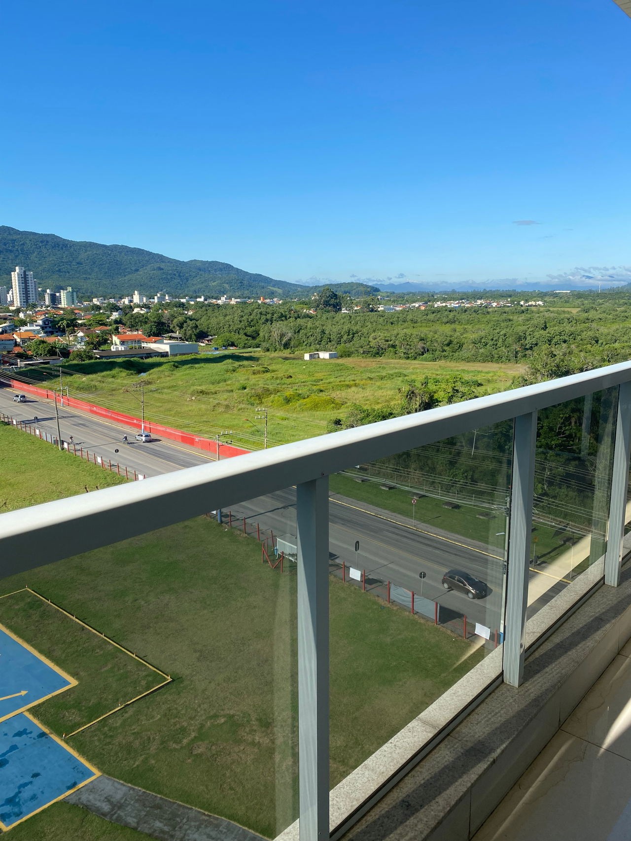 Apto Pronto em Itapema/SC bairro Meia Praia, 142m² área privativa, sendo 3 suítes, 3 vagas de garagem, área de lazer completa