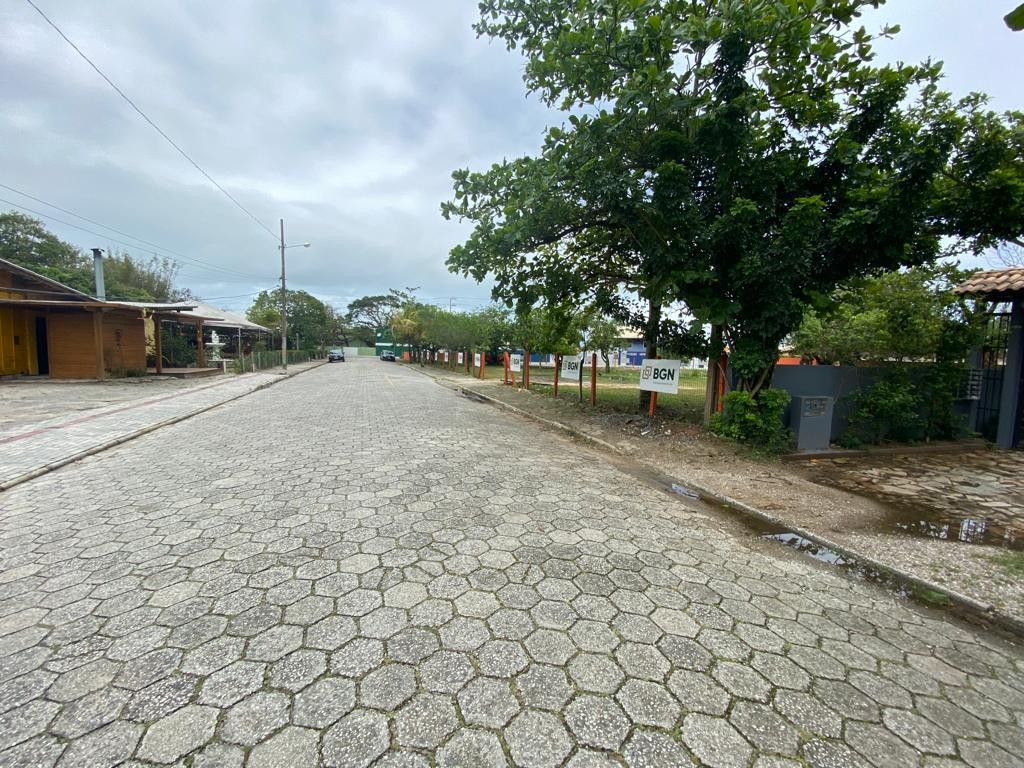 Casa Pronta em Bombinhas, com 115,08m² área privativa, sendo 3 dormitórios, 1 vaga de garagem
