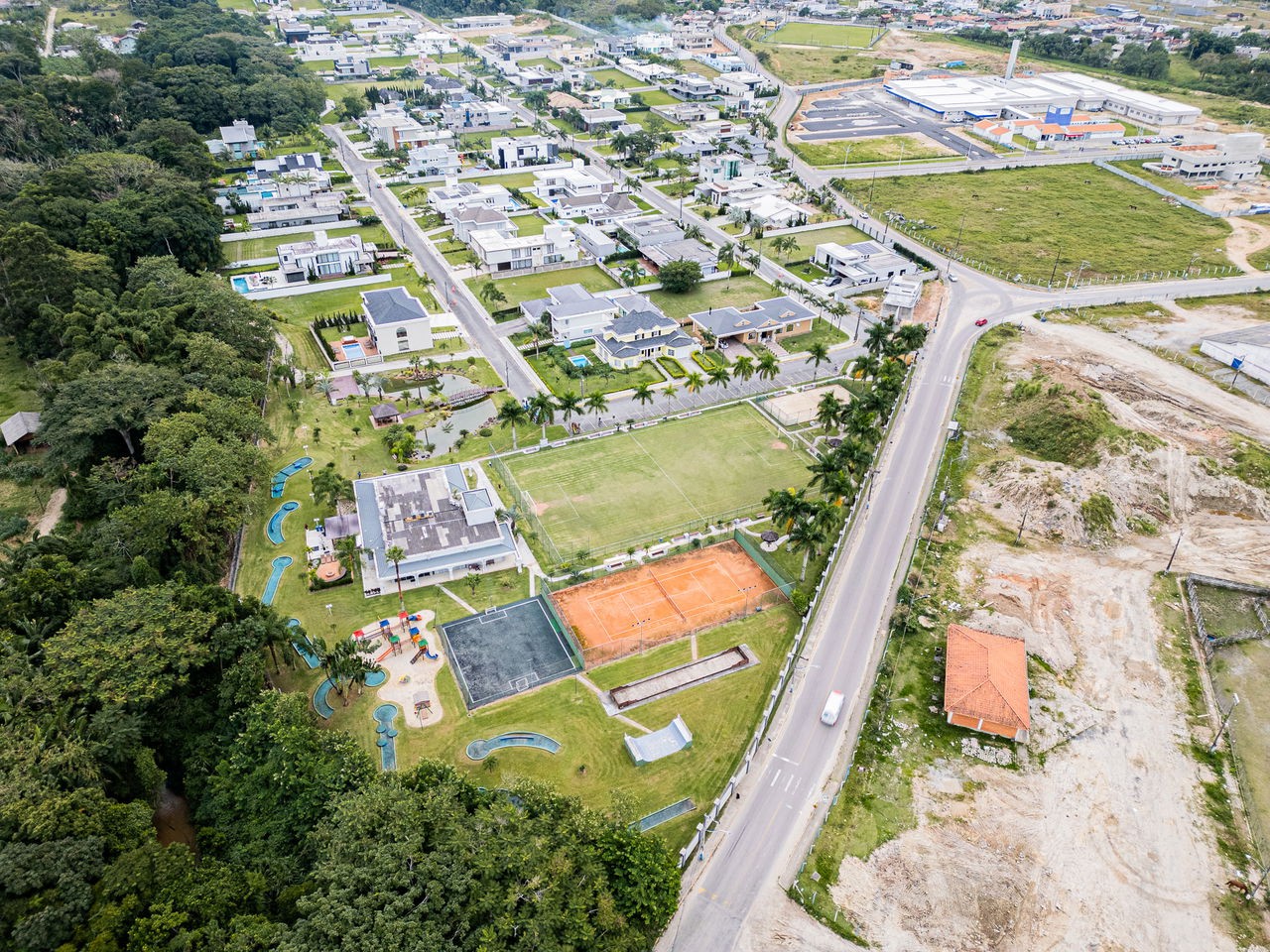 Chácara a venda na cidade de Itapema/SC no bairro Casa Branca, com 2.278 m², Lazer completo. Investimento.