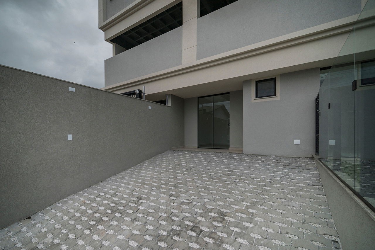 Apto Pronto em Bombinhas, com 105,54m² área privativa sendo 3 suítes, 2 vagas de garagem,