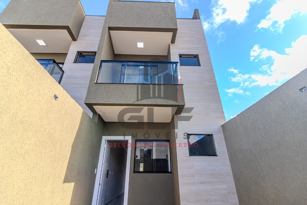 Casa Sobrado Novo em Itapema/SC no Sertão do Trombudo, com 120m², 2 suítes e 1 vaga de garagem. 35m² de terraço