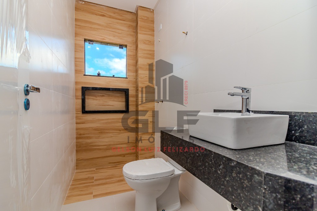 Casa Sobrado Novo em Itapema/SC no Sertão do Trombudo, com 120m², 2 suítes e 1 vaga de garagem. 35m² de terraço