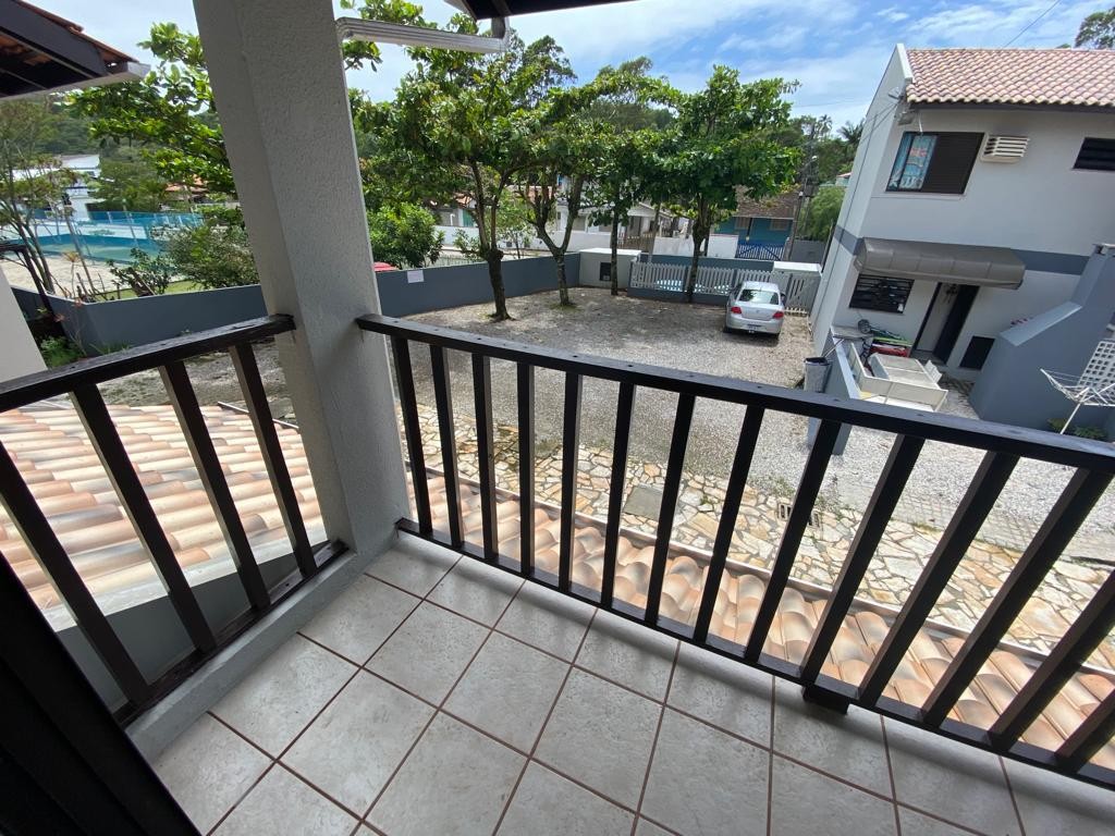 Casa pronta em bombinhas, com 115,08m² área privativa, sendo