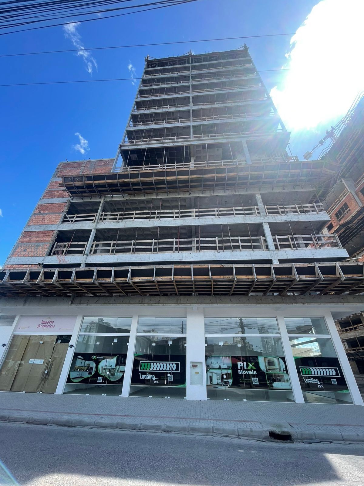 Apto Pronto em Itapema, bairro Morretes, com 43,89m² área privativa com 2 dormitórios sendo 1 suíte, 1 vaga de garagem