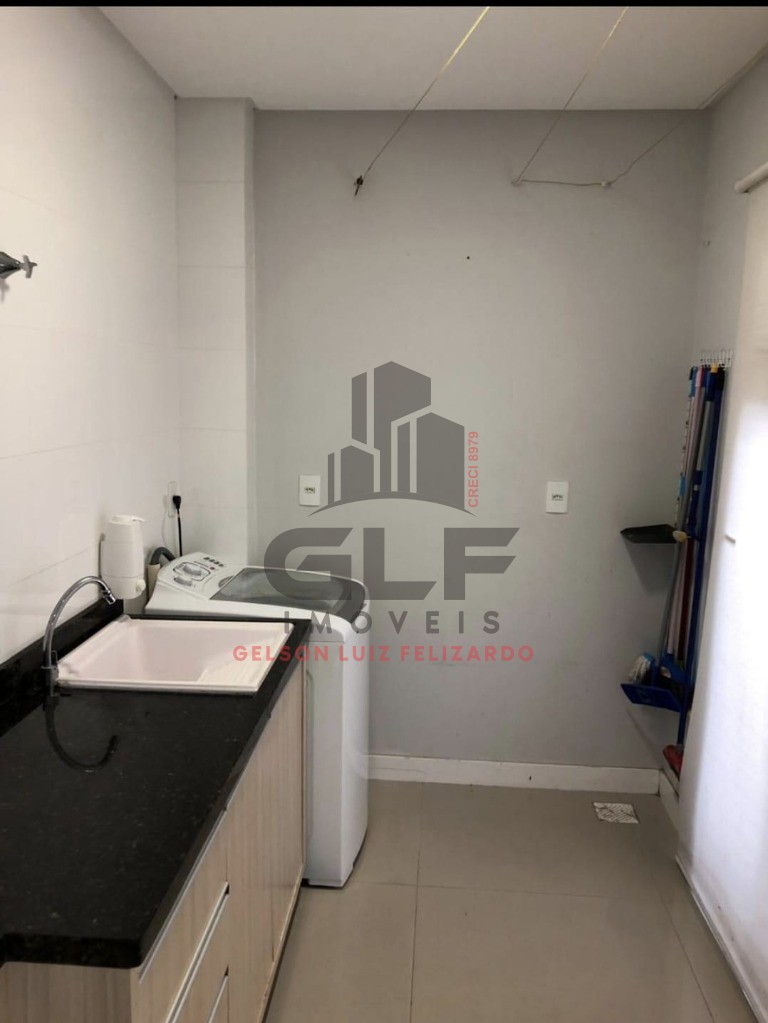 Apartamento de Alto Padrão na cidade de Itapema/SC, no bairro Meia Praia, com 3 Suítes mais um dormitório e 3 Vagas de Garagem. Localização Privilegi