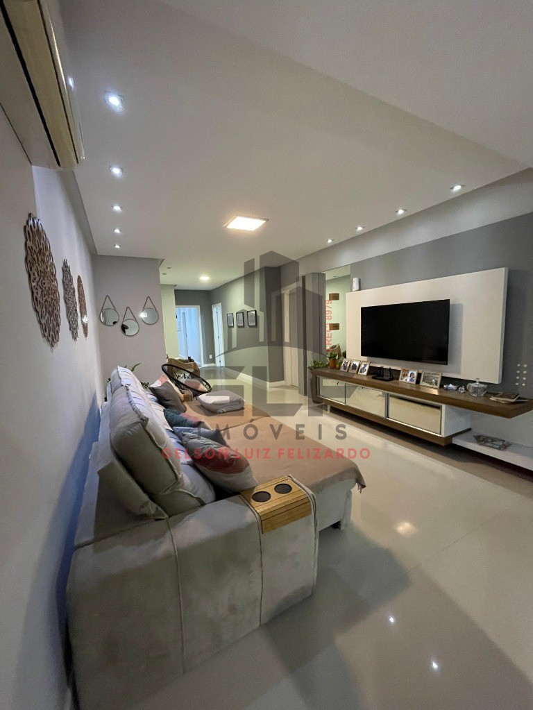 Apartamento de Alto Padrão na cidade de Itapema/SC, no bairro Meia Praia, com 3 Suítes mais um dormitório e 3 Vagas de Garagem. Localização Privilegi