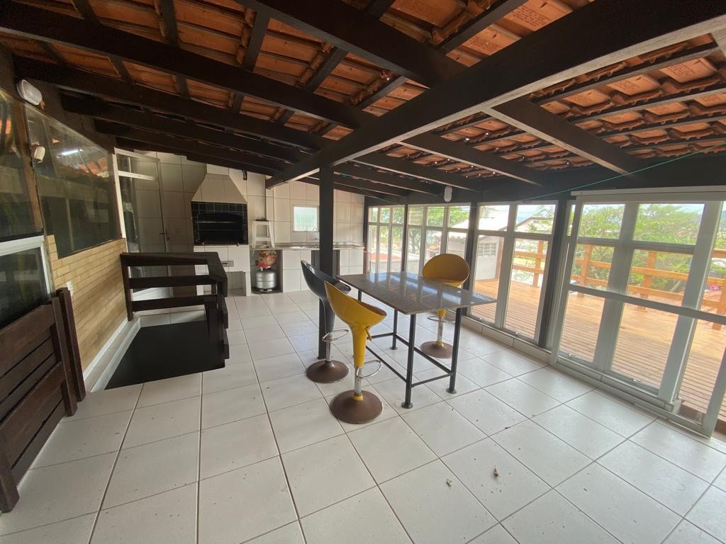 Casa pronta em bombinhas, com 115,08m² área privativa, sendo