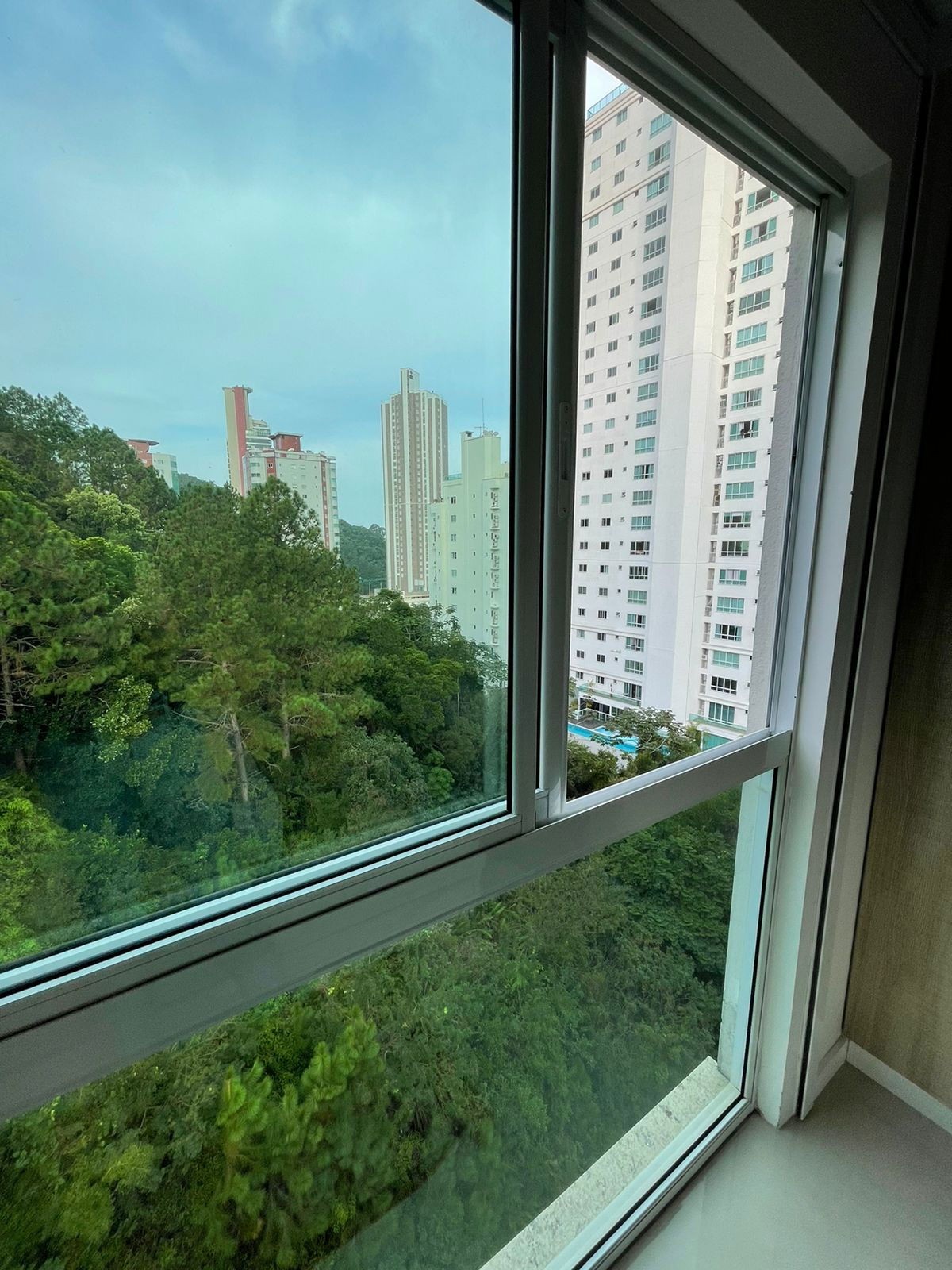 Apto Pronto em Balneário Camboriú, com 119m² área privativa, com 3 dormitórios sendo 1 suíte, 4 vagas de garagem, com área de lazer