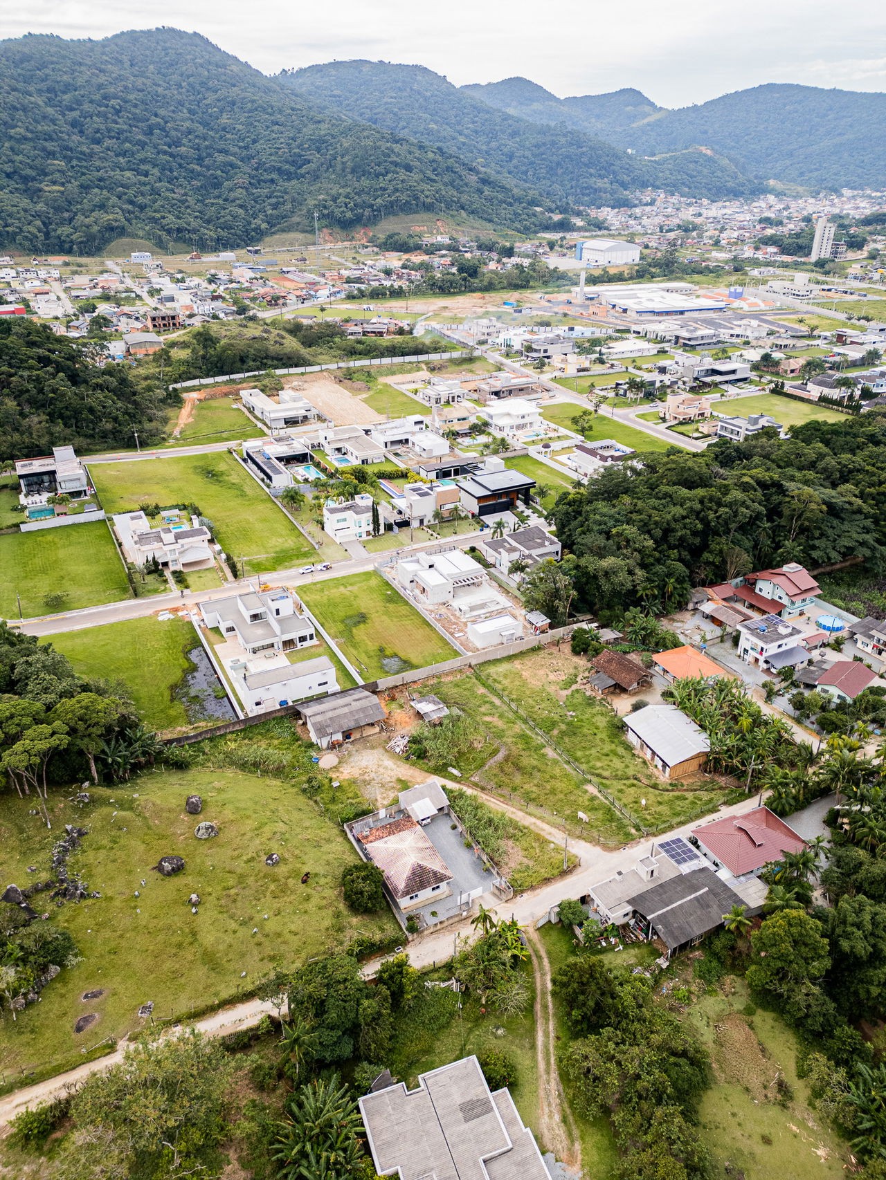 Chácara a venda na cidade de Itapema/SC no bairro Casa Branca, com 2.278 m², Lazer completo. Investimento.