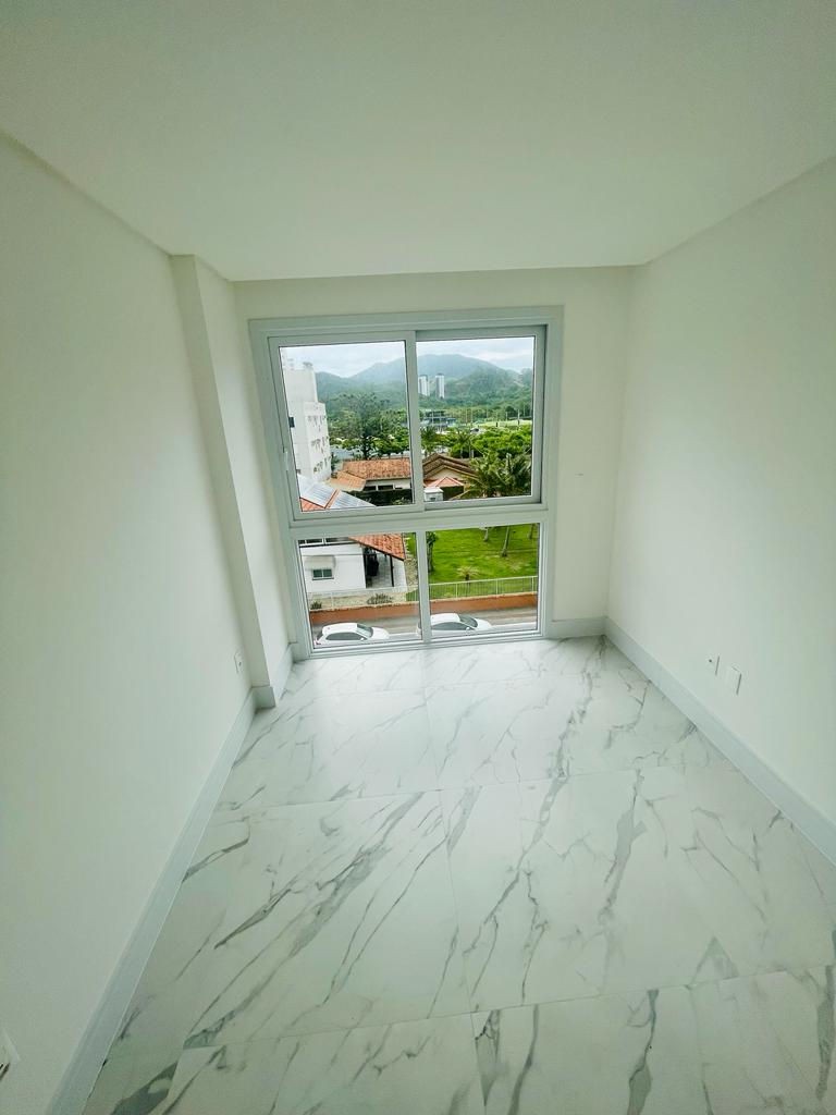 Apto Pronto em Itajaí, com 109m² área privativa, com 3 dormitórios sendo 2 suítes, 2 vagas de garagem, área de lazer completa